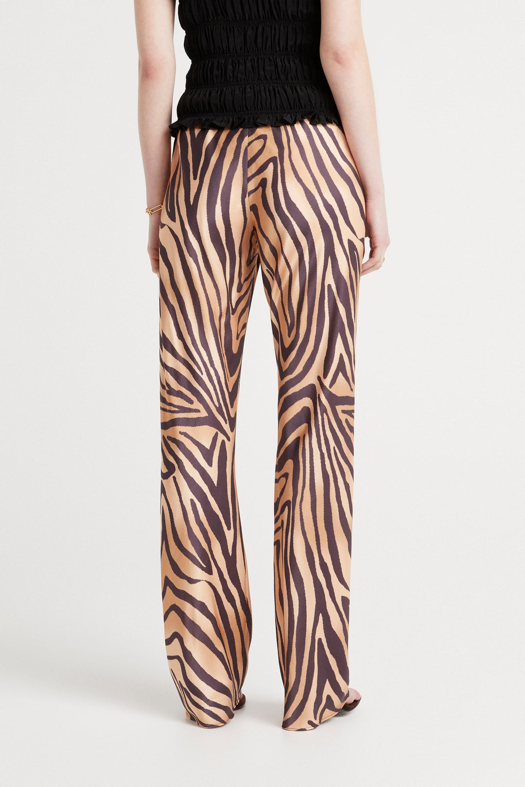 Husk Anya Pant
